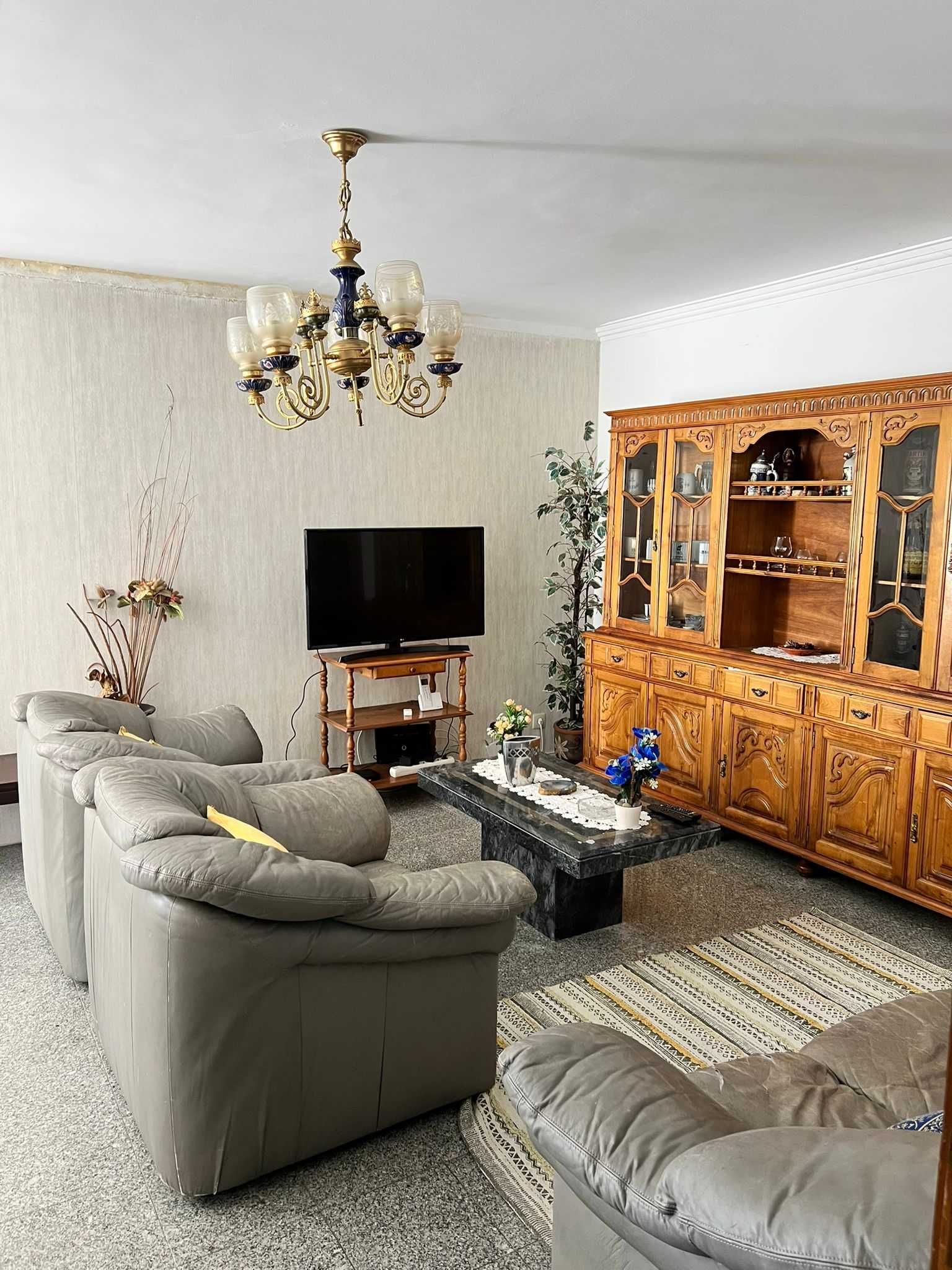 Apartamento T2 em S. João da Madeira (108,5 m2)