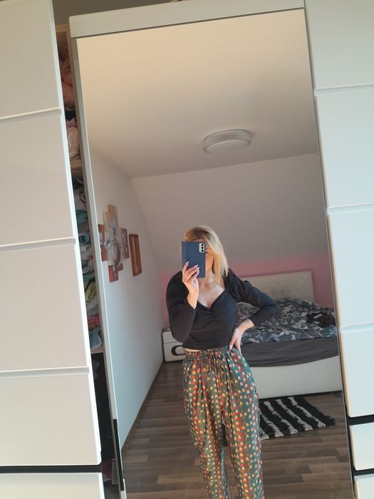 Bluzka crop top dekolt marszczoną bufiaste rękawy s m bawełna