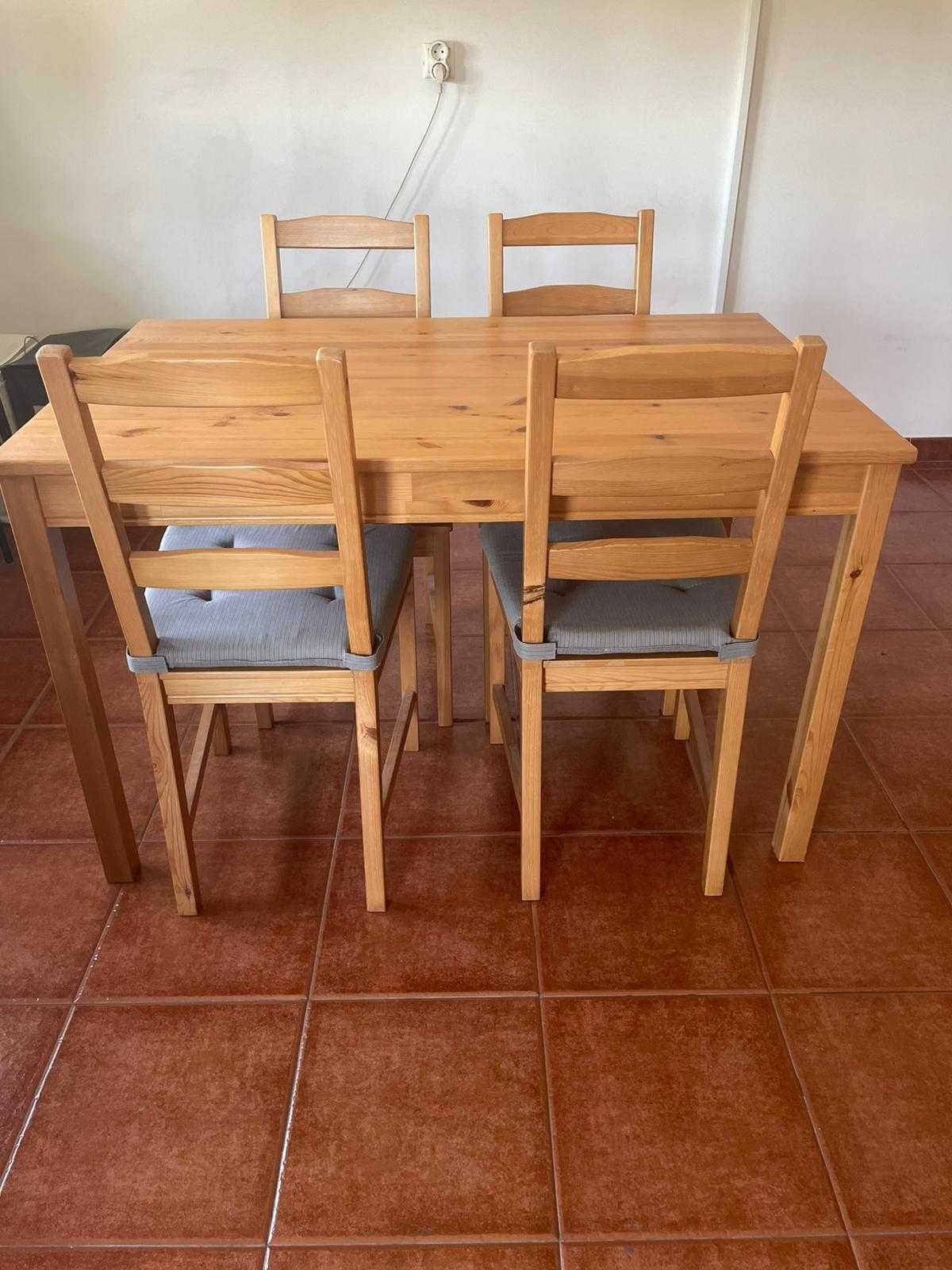 Conjunto de mesa de refeição mais 4 cadeiras IKEA