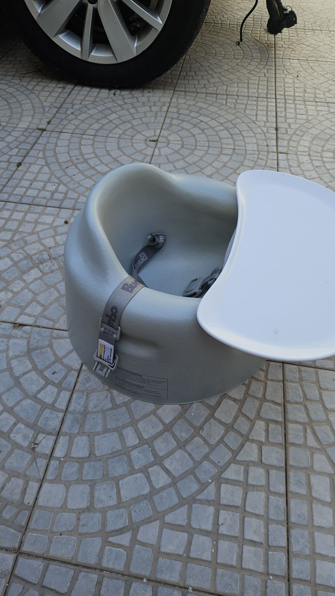 Assento para bebé da marca Bumbo