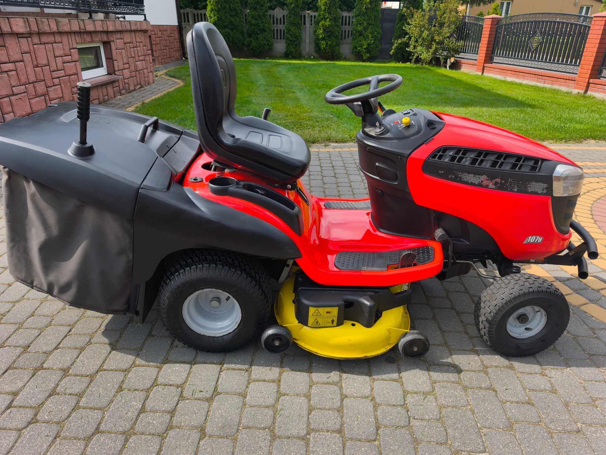 Traktorek Kosiarka Sabo 107H John Deere X155R