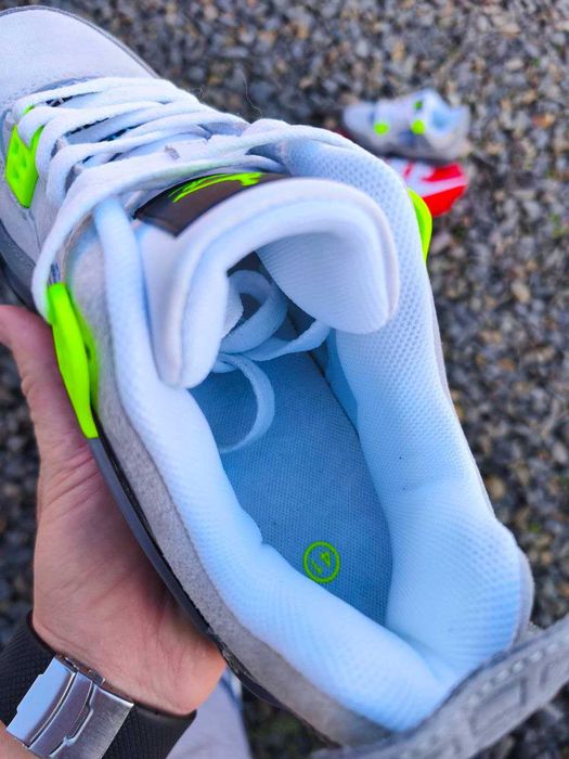 Чоловічі кросівки Nike Jordan 4 Retro демісезонні замша