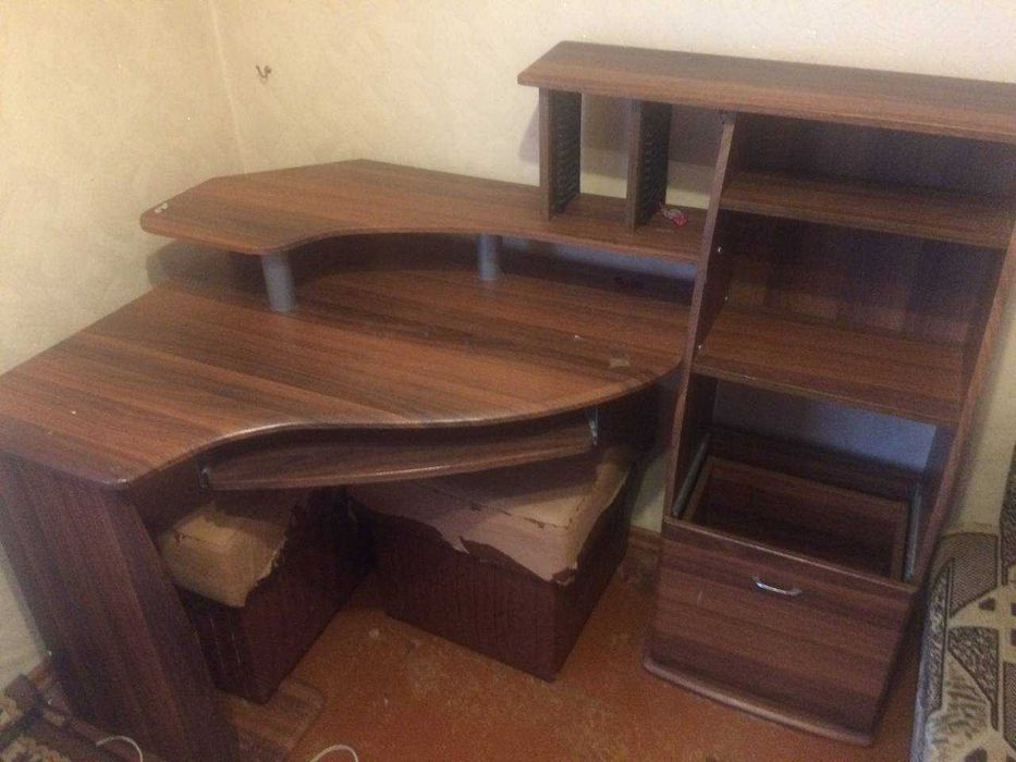 Компьютерный стіл