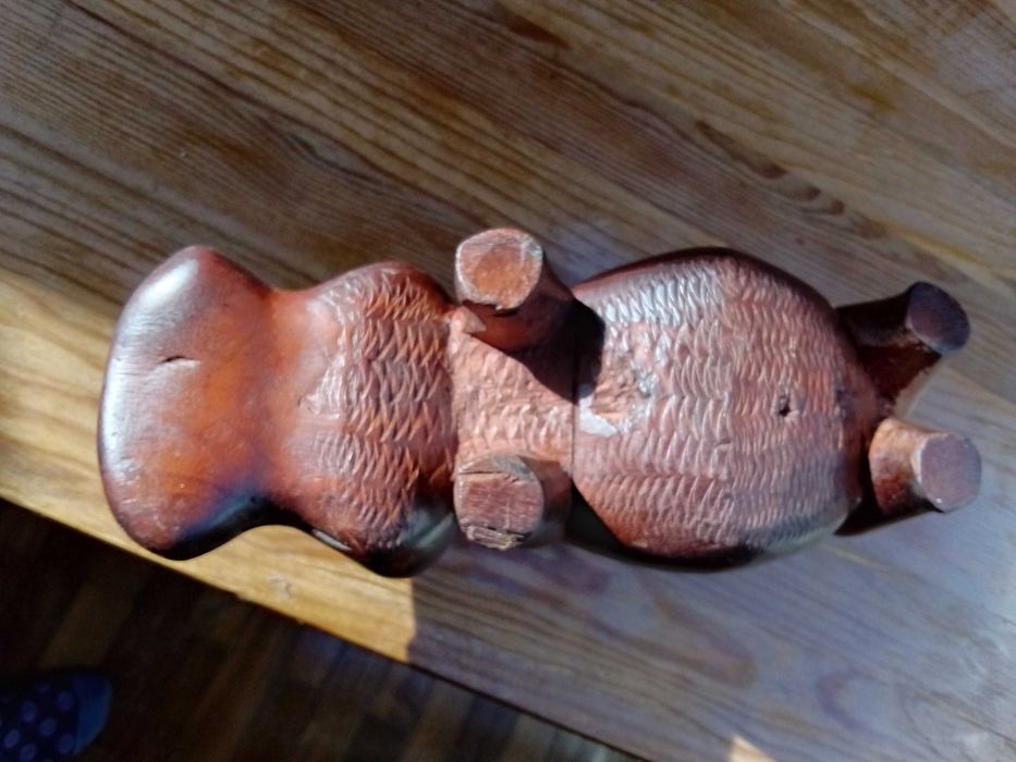 Hipopótamo em madeira africana