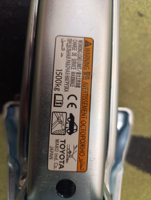 Домкрат Toyota Rav 4, Highlander, Lexus RX