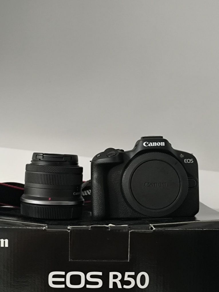 Canon R50 + lente NOVO