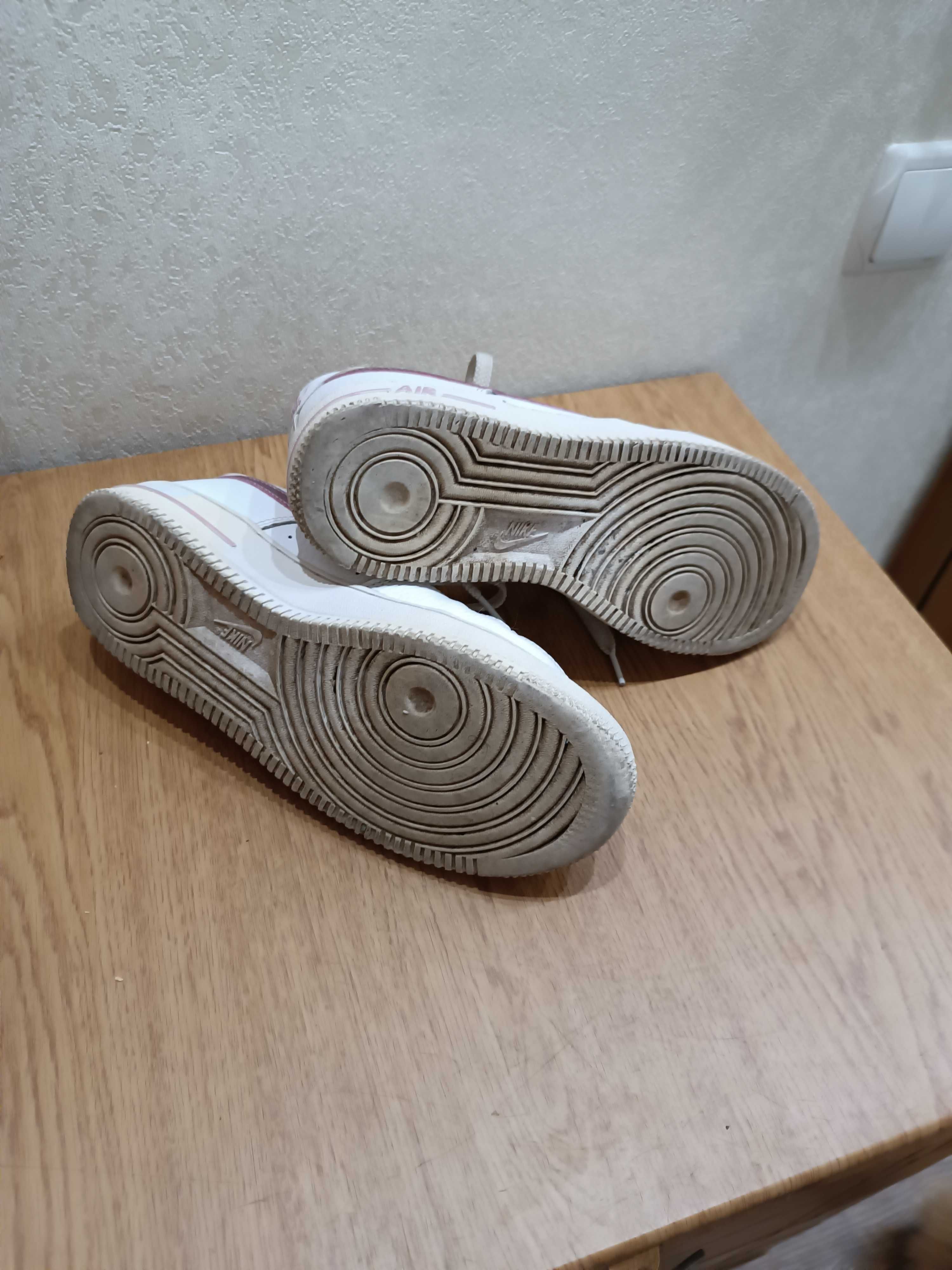 Крассовки Nike, р.36.