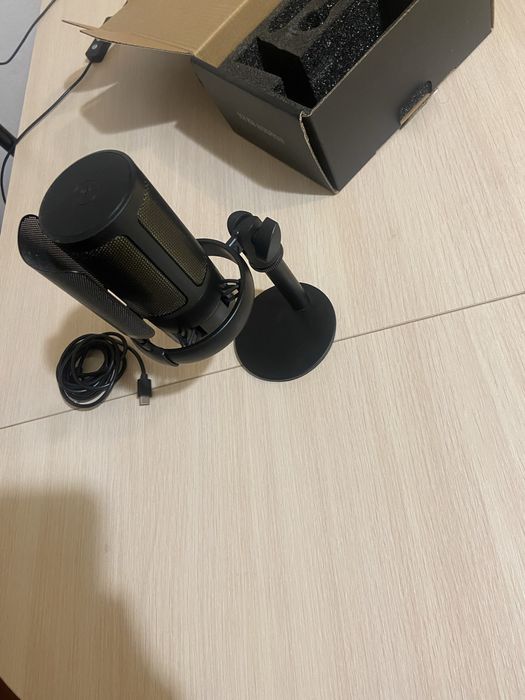 Мікрофон , в гарному стані з підсвіткою