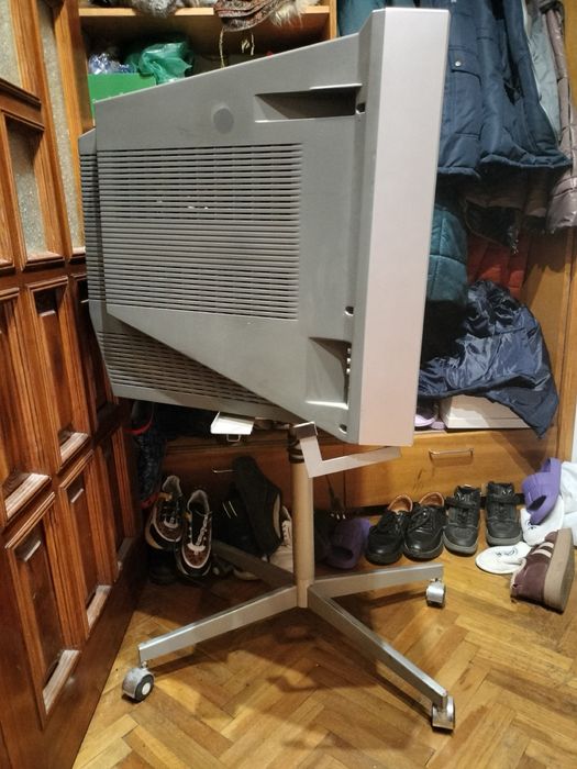 Телевізор TCL в робочому стані