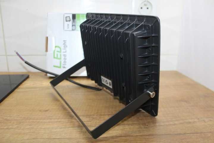 HALOGEN LAMPA naświetlacz LED 50w 4500lm model wapple shape p