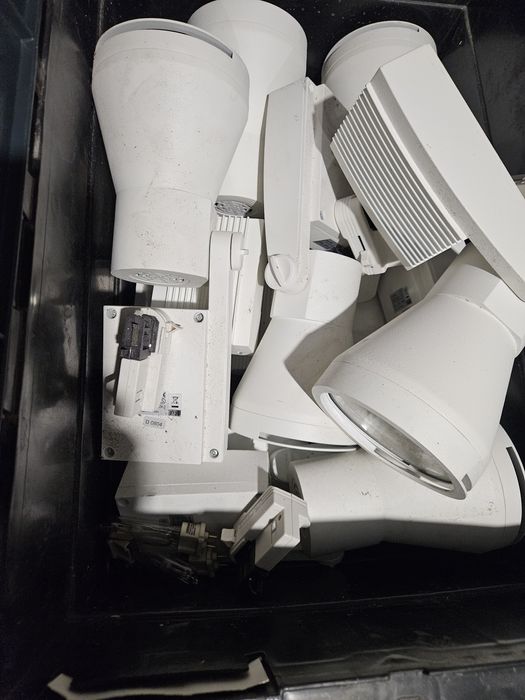 Sprzedam lampy i 4 szyny plus łączniki