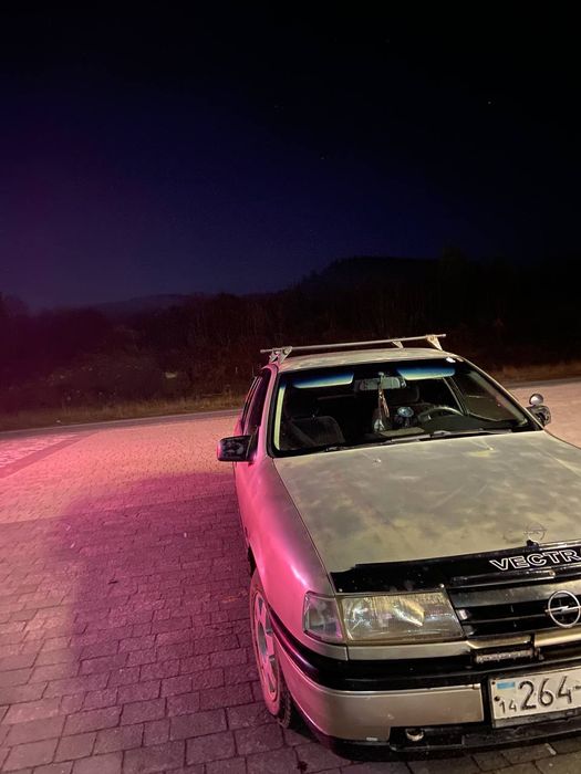 Опель Вектра А 2.0 бенз