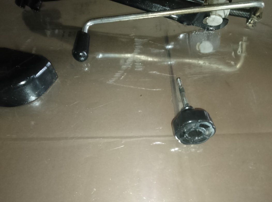 VW T4 Lewarek z mocowaniem oryginał
