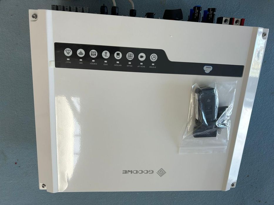 Inversor Híbrido GoodWe GW5048D-ES — Potência, Estilo e Energia a Dar