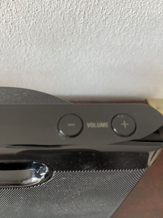 Coluna SONY para ouvir musica a partir do telemóvel. Inclui adaptador
