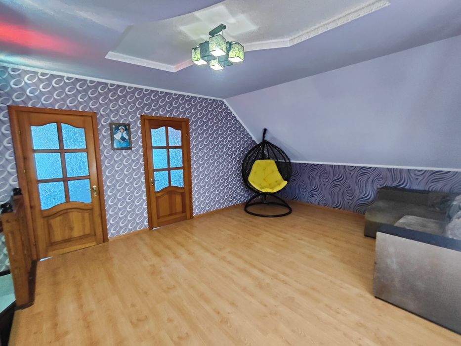 Продається двоповерховий будинок у місті васильків