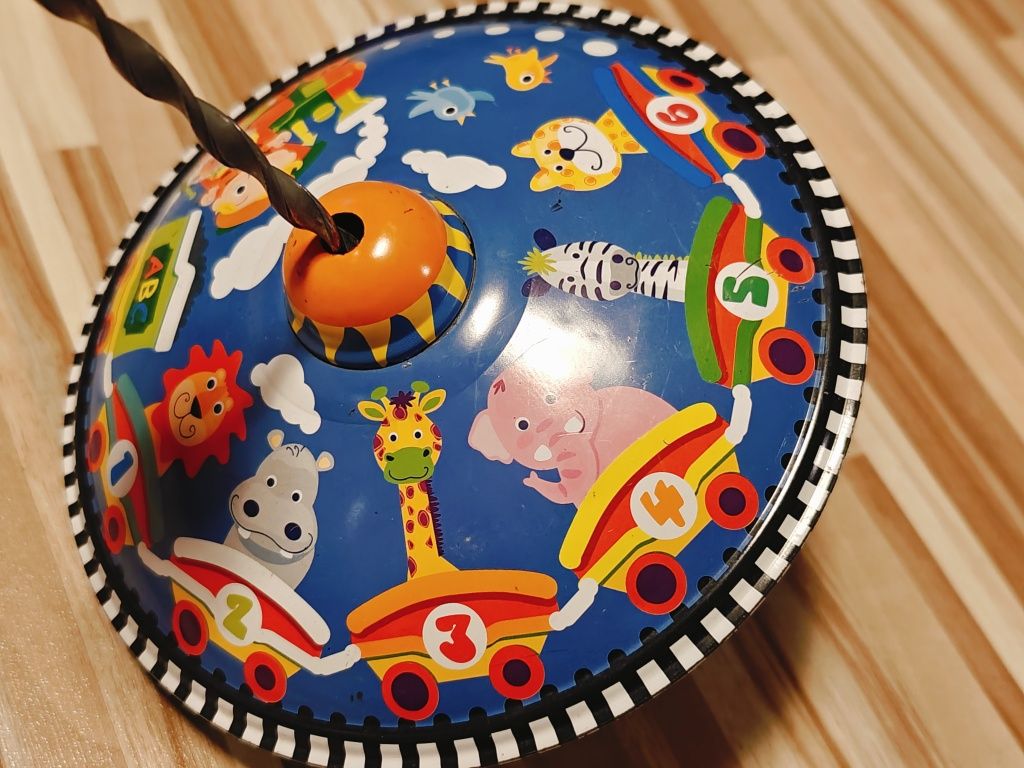 Metalowy prawdziwy bączek smyk super jakość
