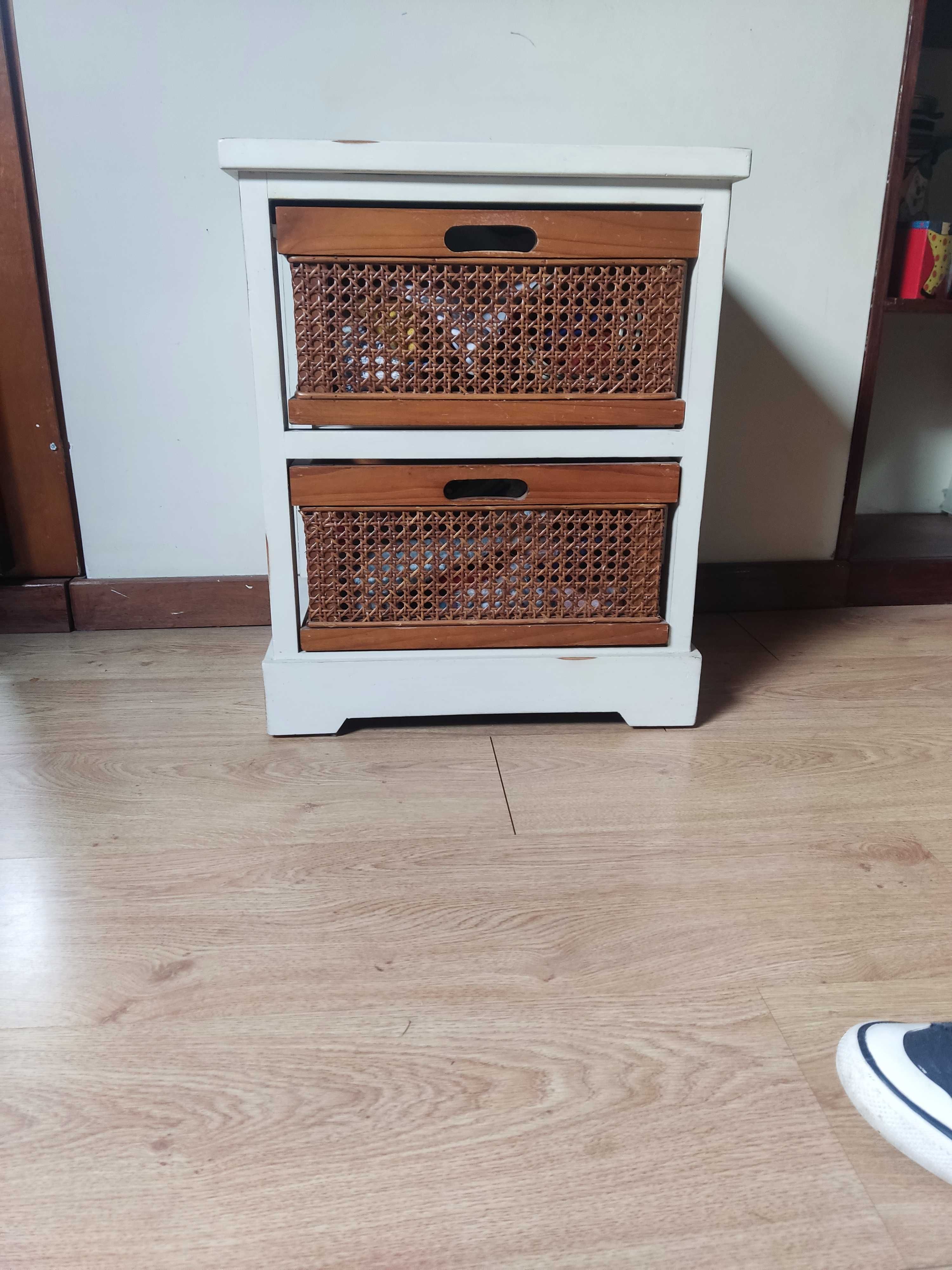 Mesa de cabeceira