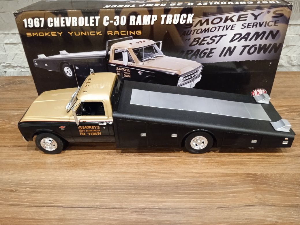 1:18 ACME 1967 Chevrolet C-30 Ramp Truck limit 320/560  Smokey Yunick