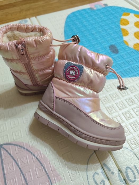 Сапожки на дівчинку