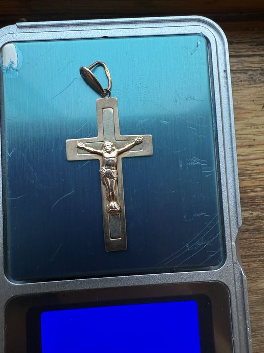 Продам золотой крестик