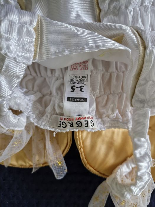 George, 3-5 l. Strój aniołka ze skrzydłami