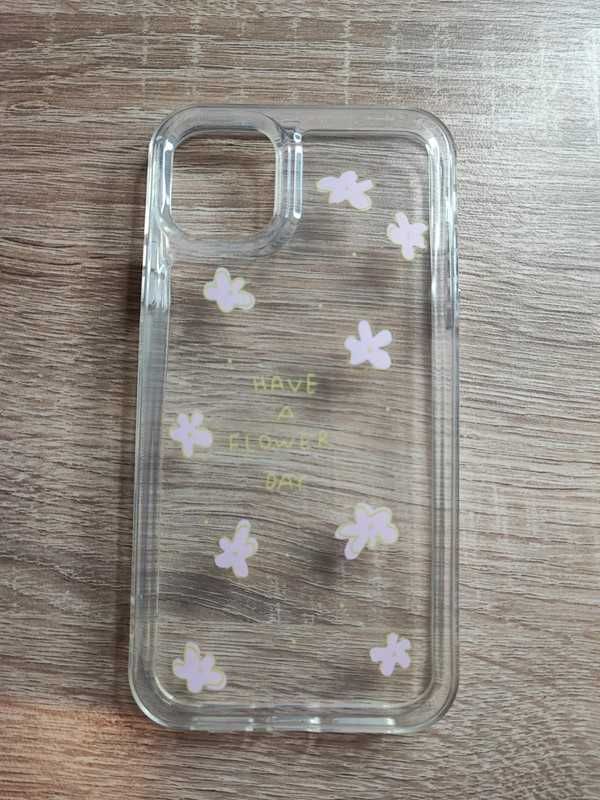 1827. Etui w kwiatki do iPhone 11