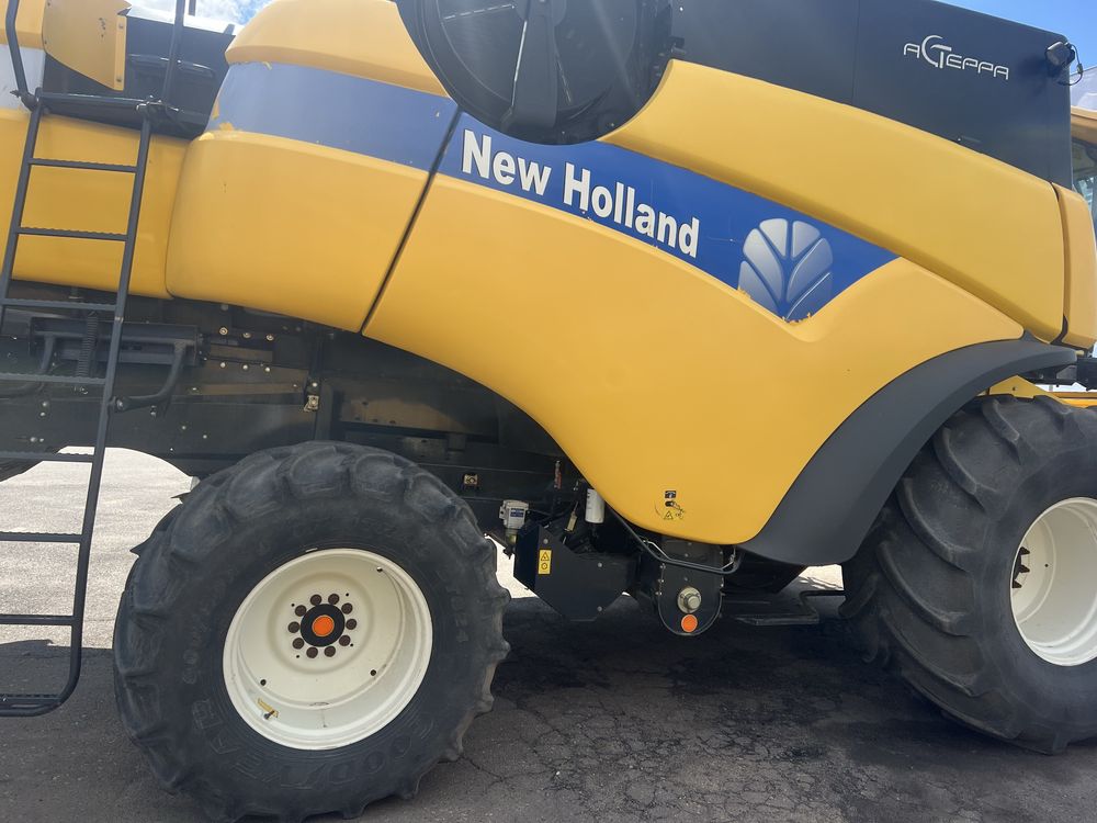 Продам Комбайн NewHolland CX8080
