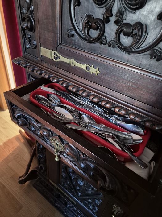 Louceiro antigo em madeira maciça entalhada – estilo renascentista, co