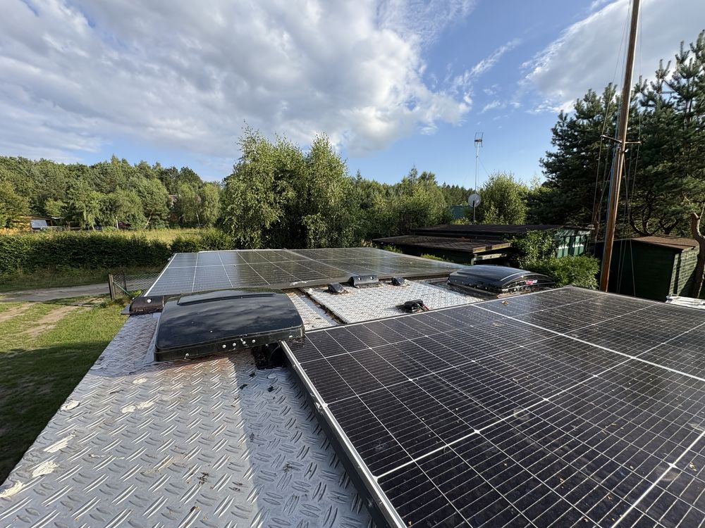 Kamper wyprawowy 4x4 Mercedes 1019 – Victron, solary, off-grid