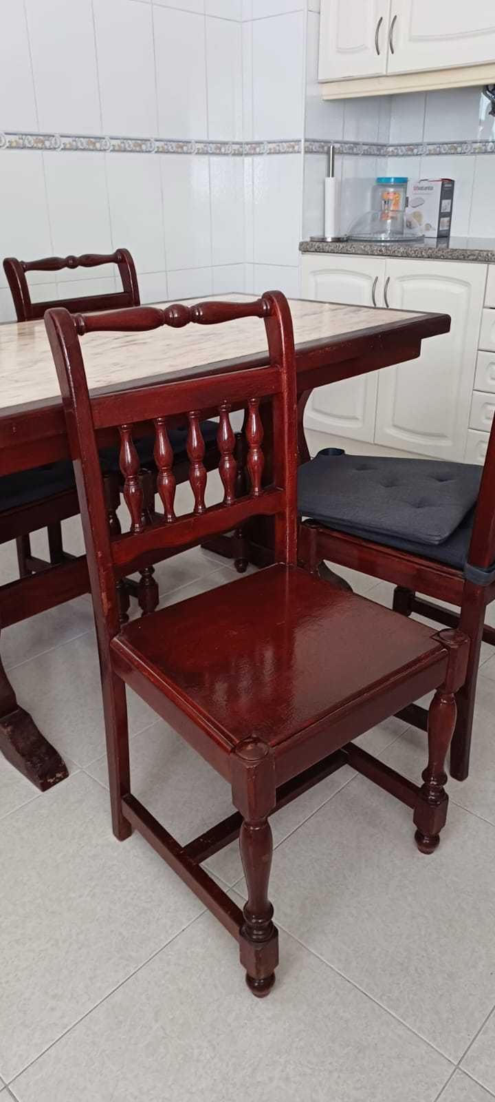 Mesa de cozinha madeira com tampo em mármore