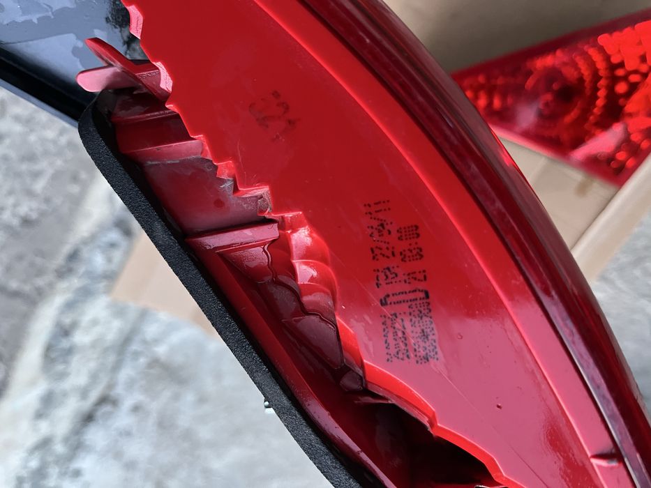 Задні ліхтарі для автомобіля Peugeot 3008