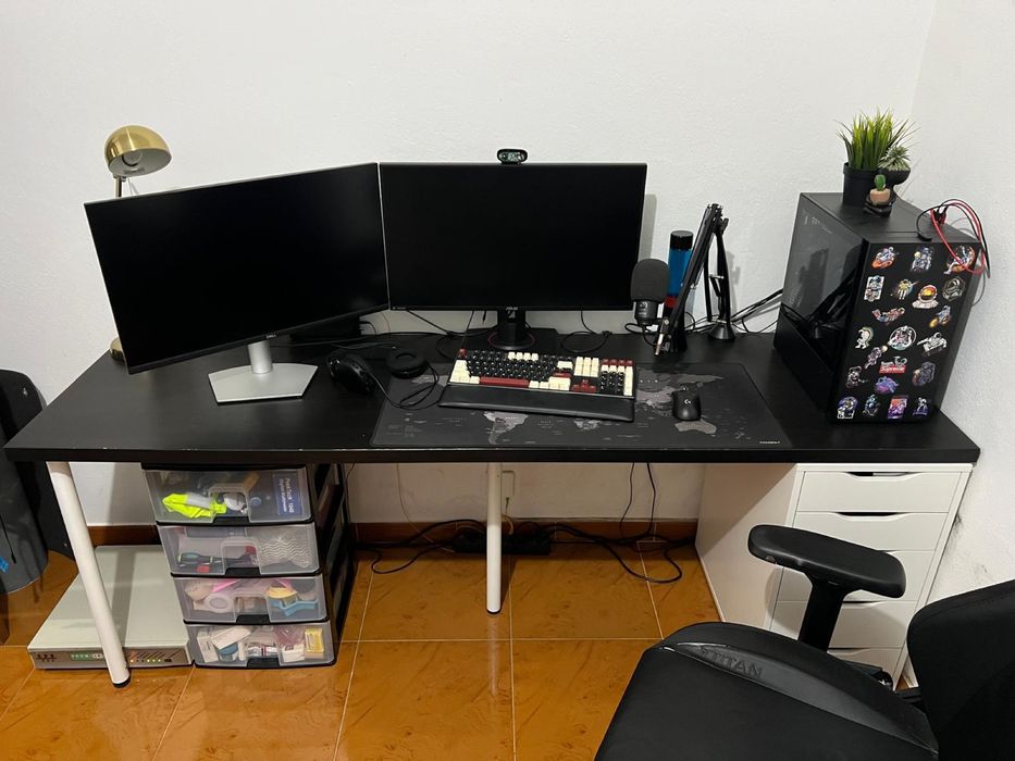 Secretária + Bloco de gavetas