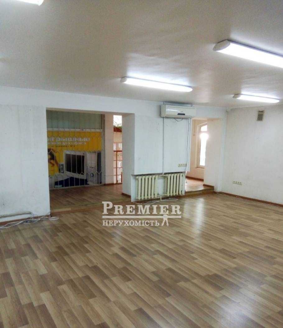 Продається фасадне приміщення
