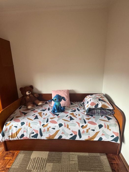 200 euros cama e roupeiro em cerejeira !