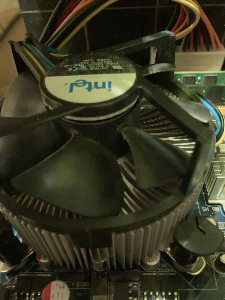 Komputer stacjonarny asus gt1030