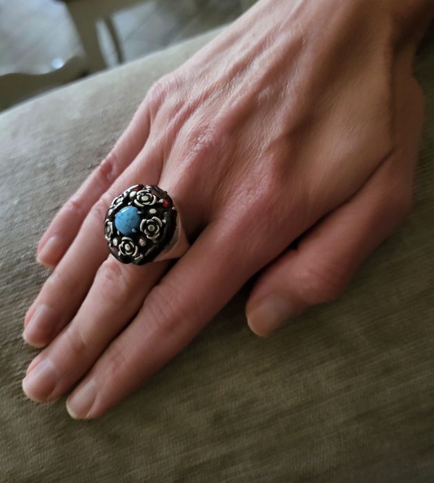 Авторське срібне кільце з бірюзою та гранатами