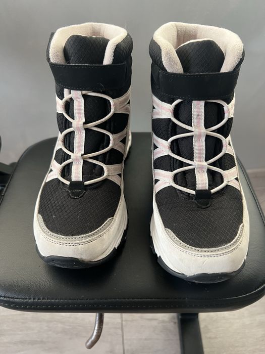 Зимове взуття для дівчинки Skechers