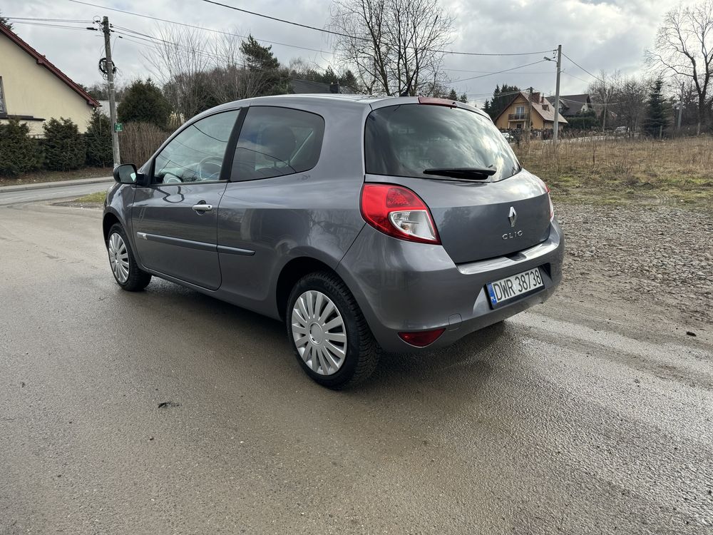 Renault Clio III lift 1.2 16V 2009 klima 3drz niski przebieg Salon PL