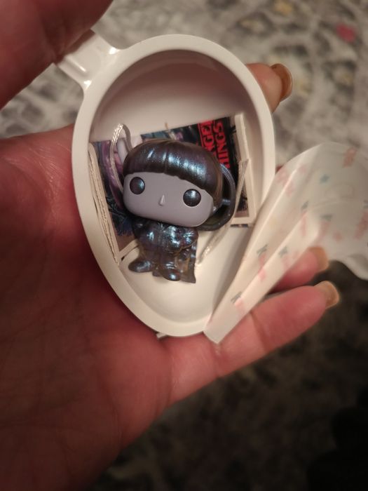 Фигурки kinder joy Stranger things Дивні дива