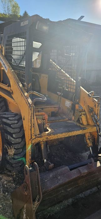 Vendo Máquina Mini Pá Carregadora