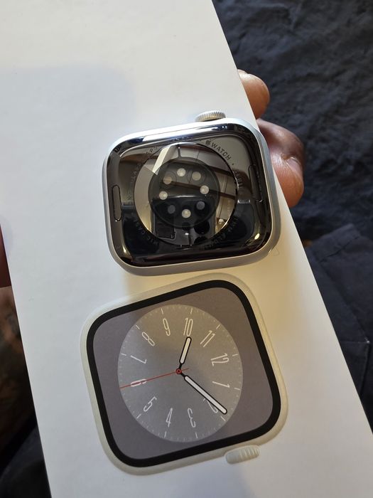 Apple watch 8 silve  41 mm