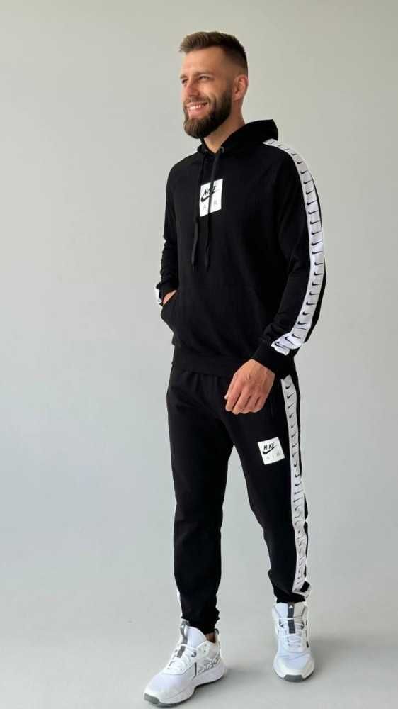 Костюм унісекс Nike з лампасами