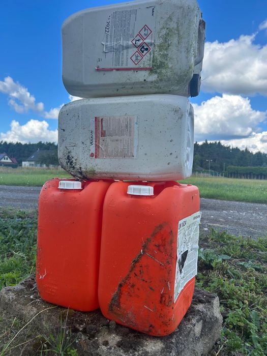 Karnister karnistry bańka bańki na paliwo 20 litrów beczka pojemnik
