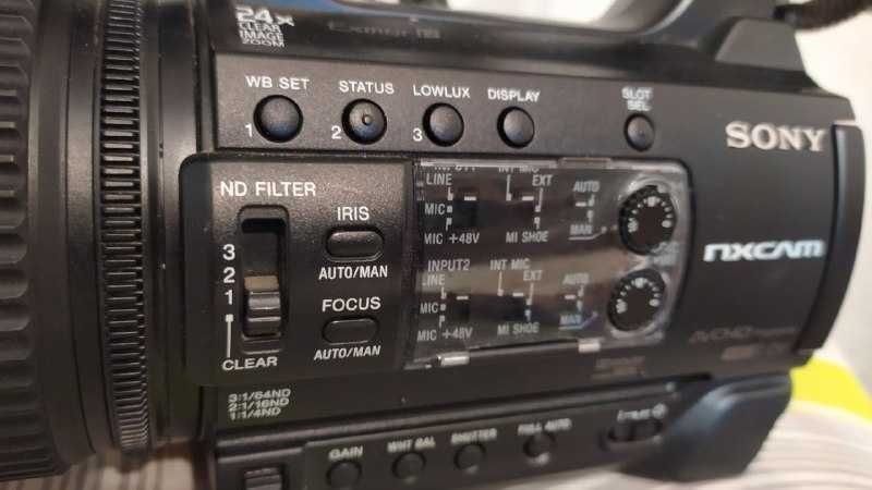 Відеокамера Sony HXR-NX100 в комплекті з сумкою