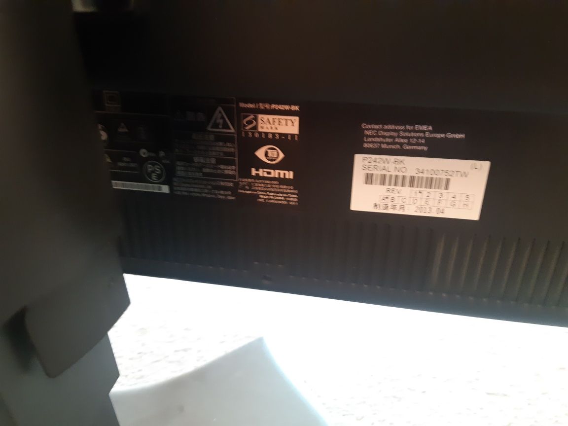 NEC monitor multisync P242W
