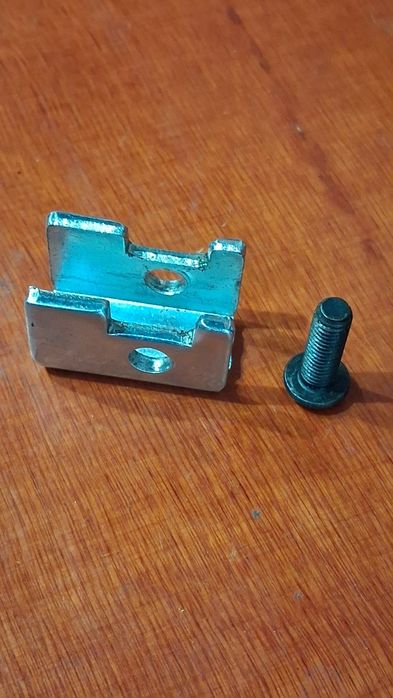 Zestaw mocowania wkładki do zamka ATRA drzwi Dierre.