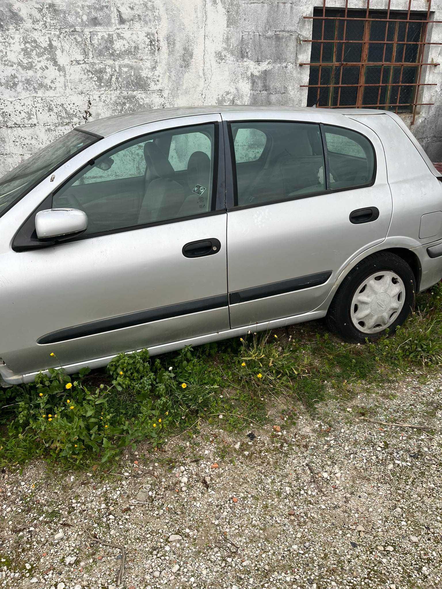 Nissan Almera para peças