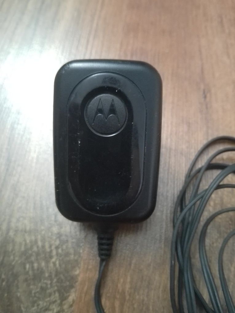 Motorola ładowarka SSW-0622, oryginał 
Wejście (Input): 100V-24