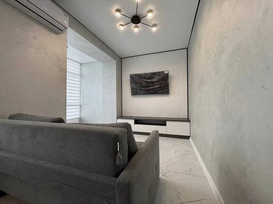 Сучасна однокімнатна квартира в центрі